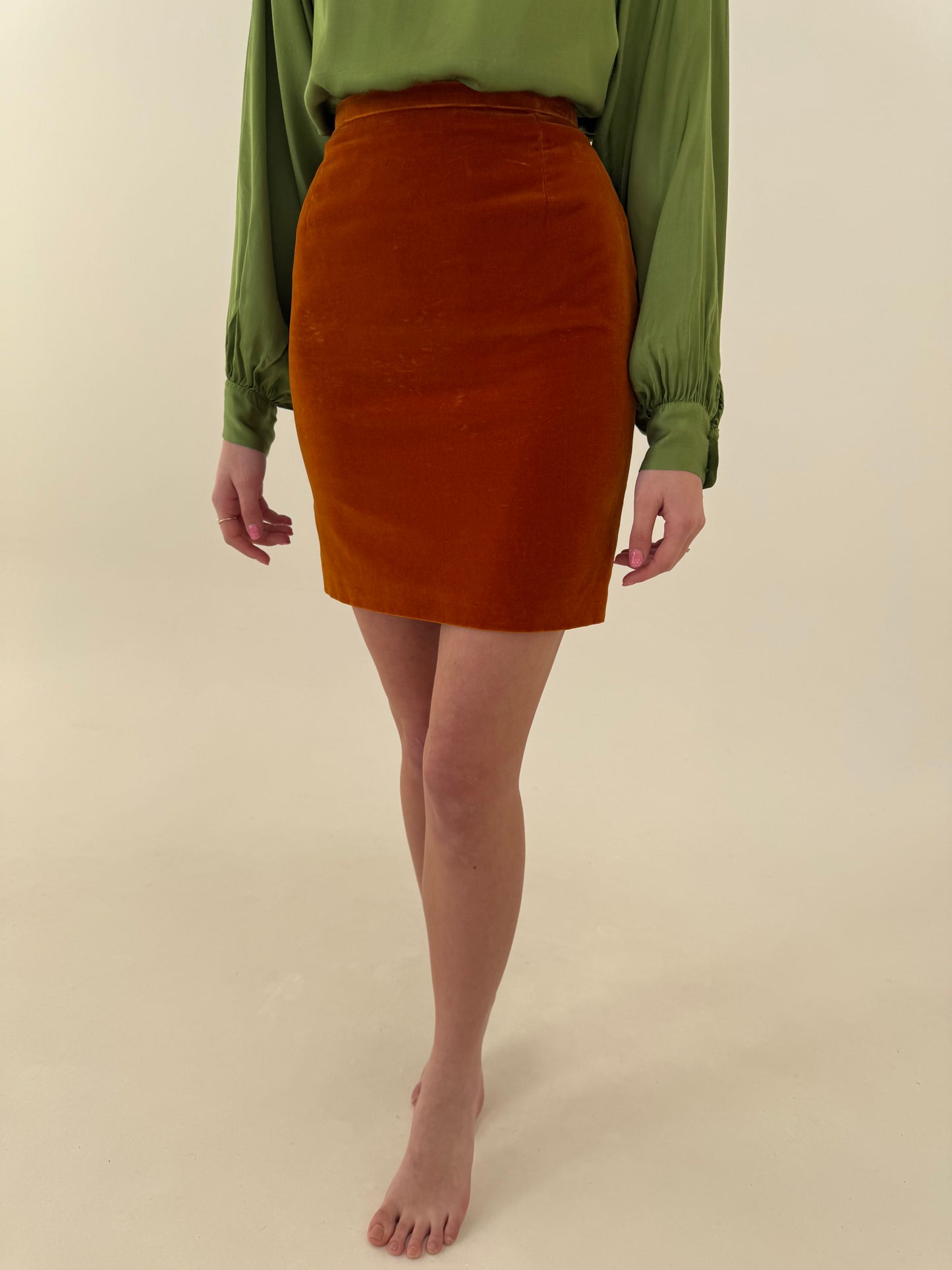 Set pumpkin orange din catifea cu sacou cambrat și fustă conică