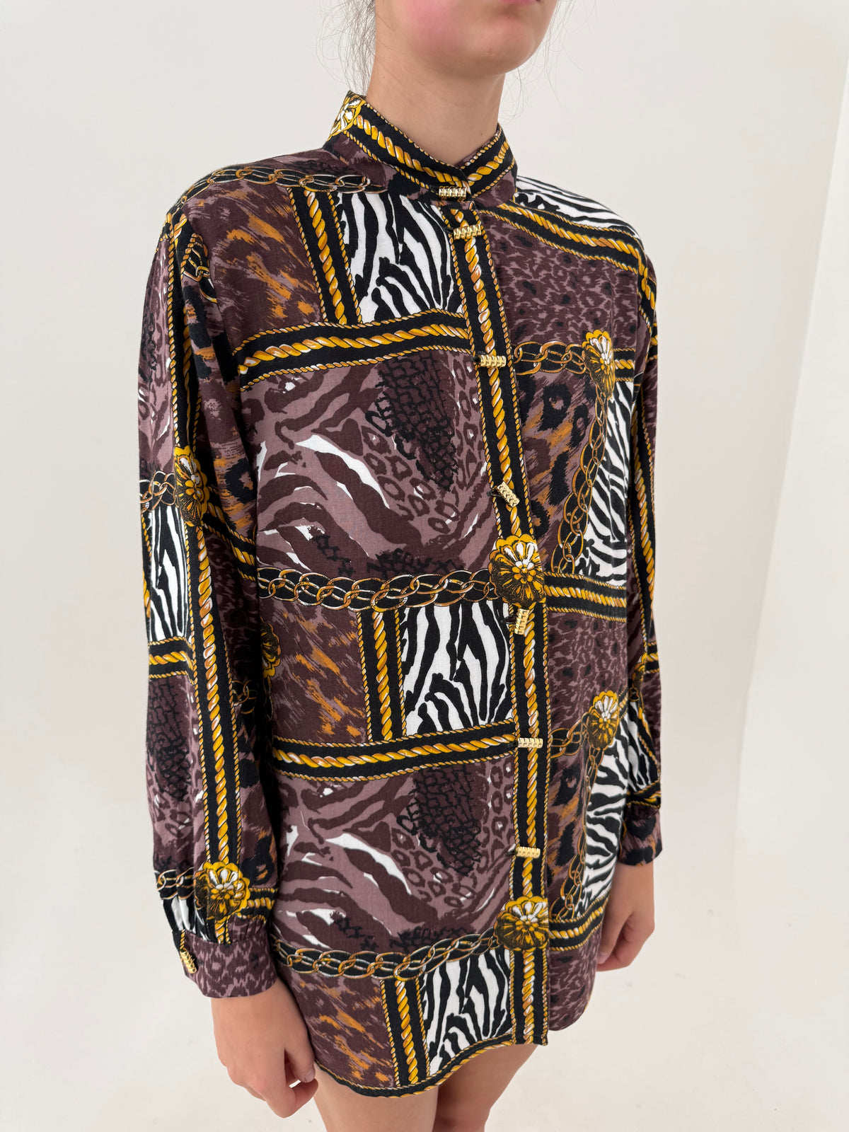 Cămașa vintage cu print statement baroc și animal print din vascoza premium