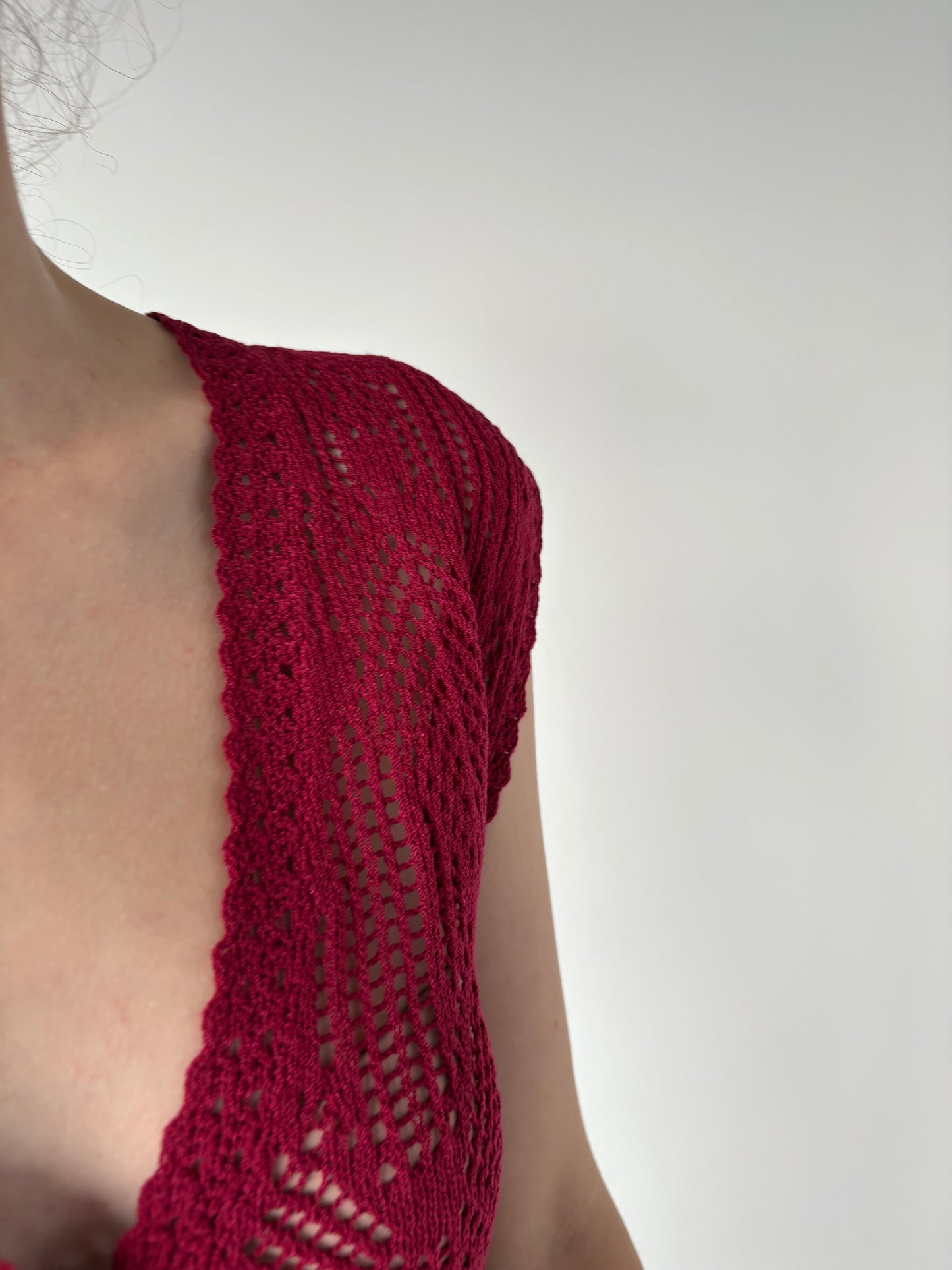 Top rasberry red din macrame de bumbac