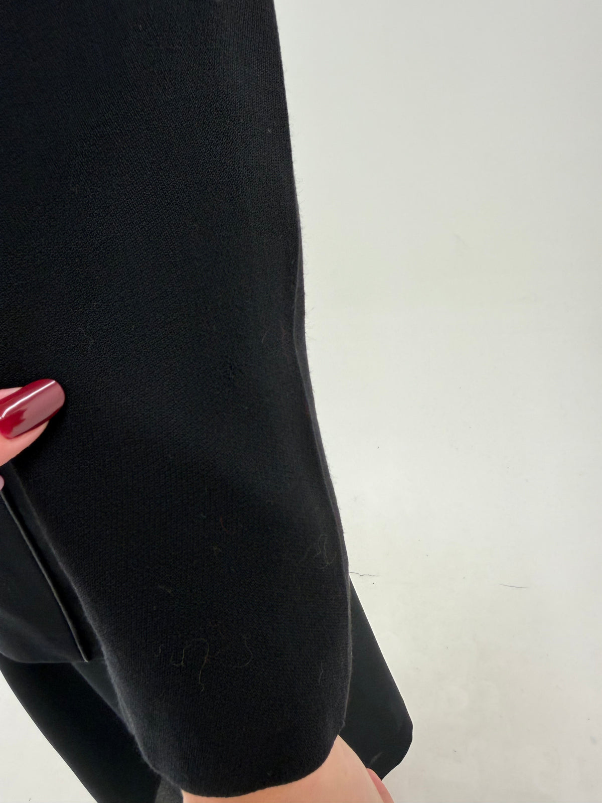 Sacou clasic negru cambrat cu detalii excepționale ușor satinate din lana extrafina