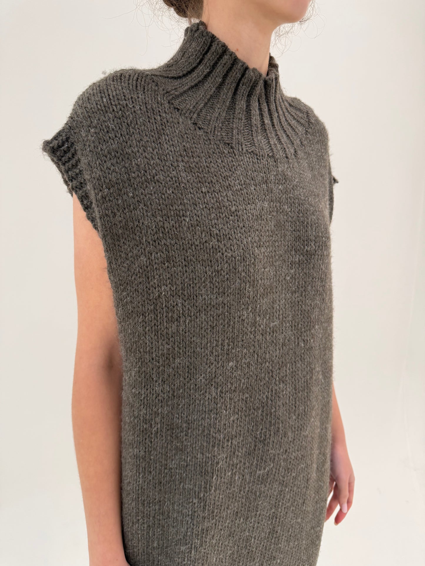 Rochie italiană taupe brown tip maleta din lana extrafina multiply midi spre maxi