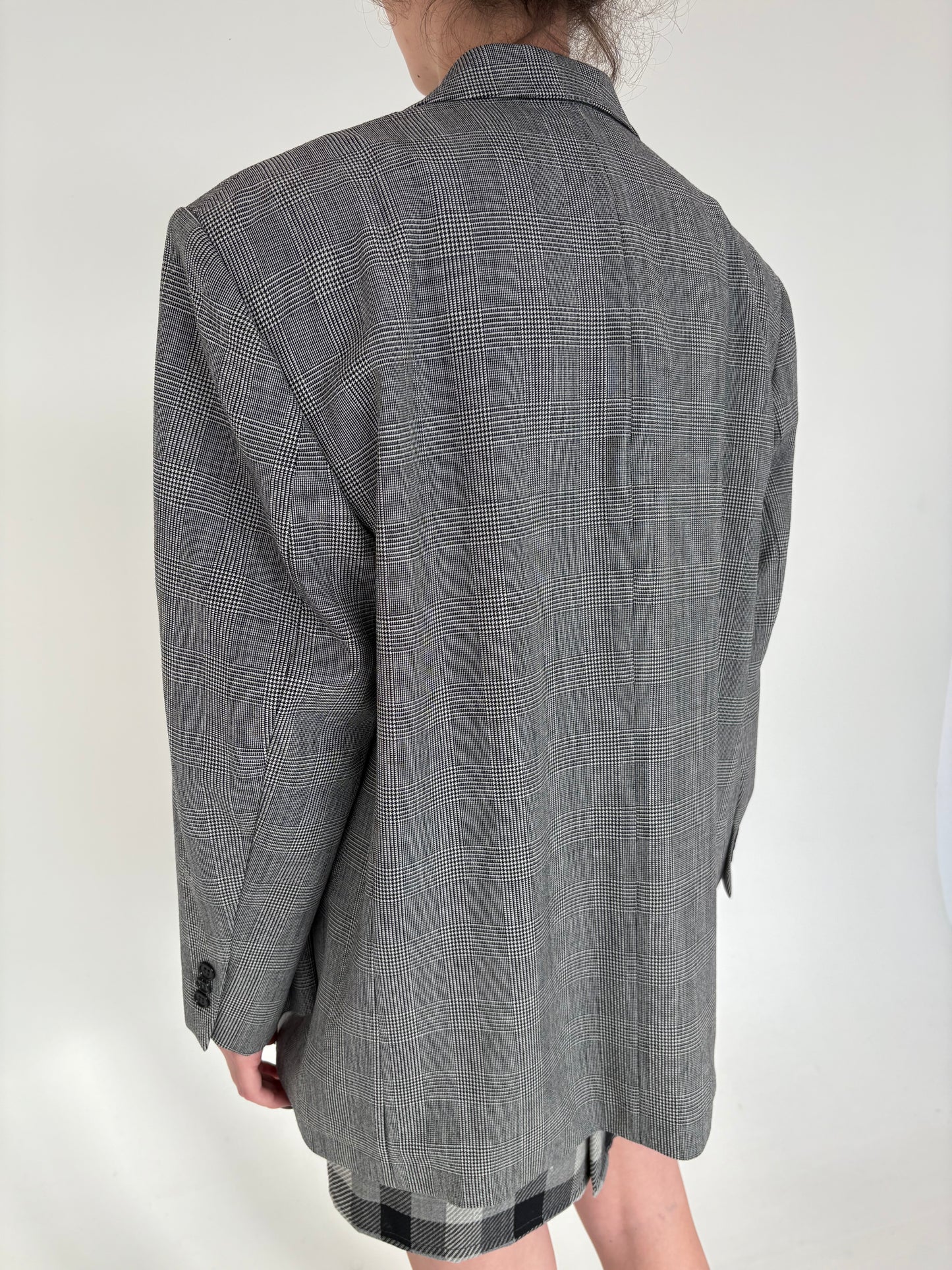 Sacou în carouri pied de coq alb negru din lana extrafina certificată