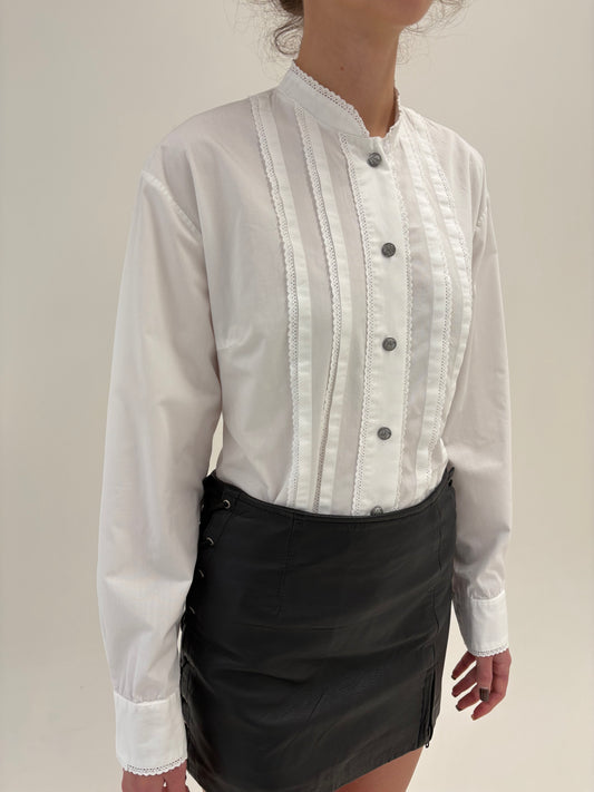 Cămașa vintage din pânză groasă structurată de bumbac cu dantelă macrame