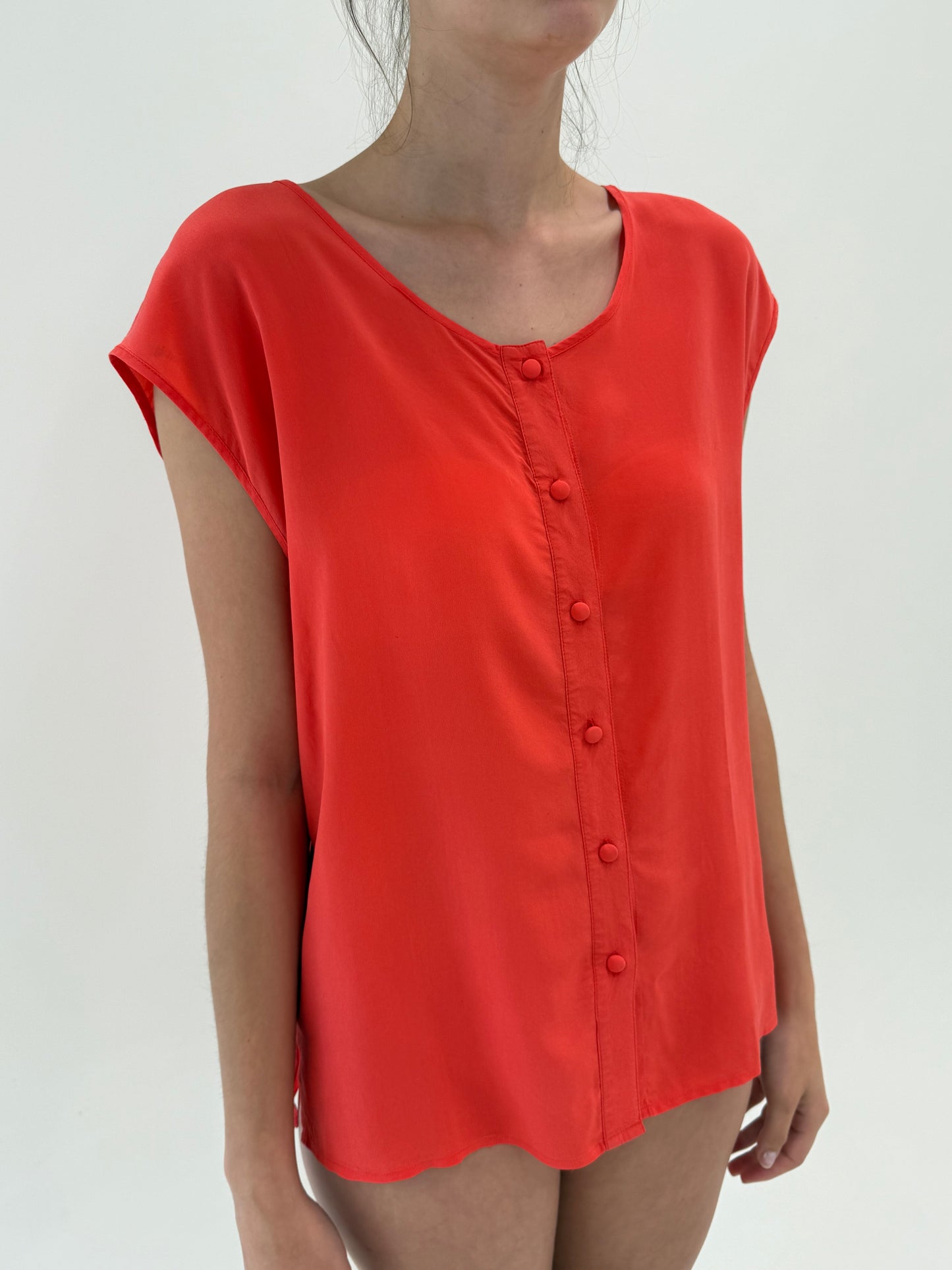 Top coral red în croi minimalist din mătase naturală în croi lejer