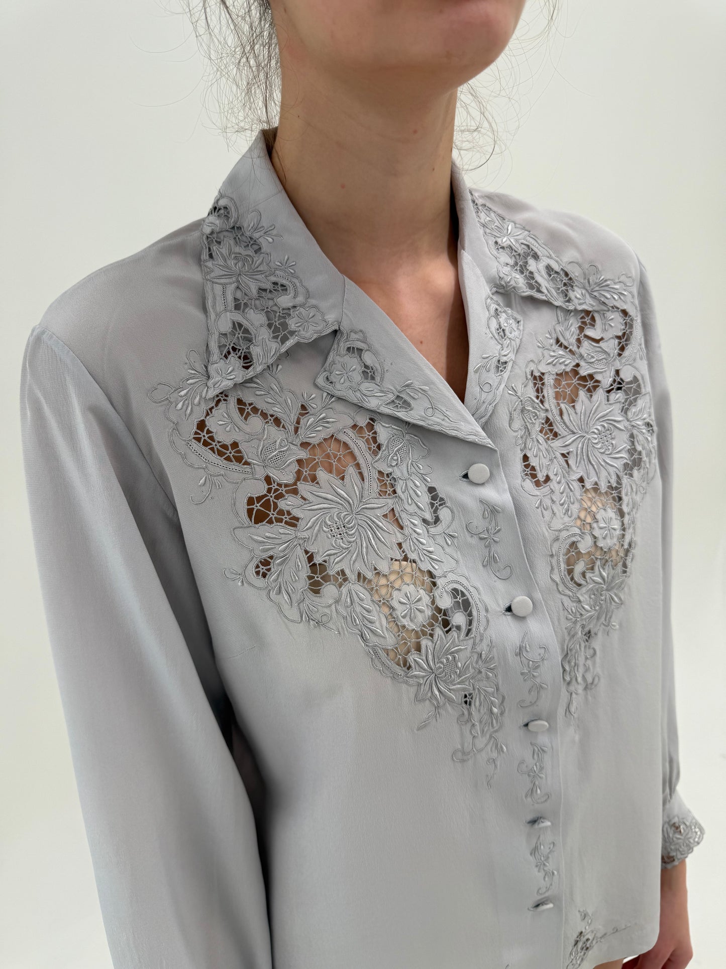 Cămașa luxury bijuterie din mătase naturală brodată manual silver gray