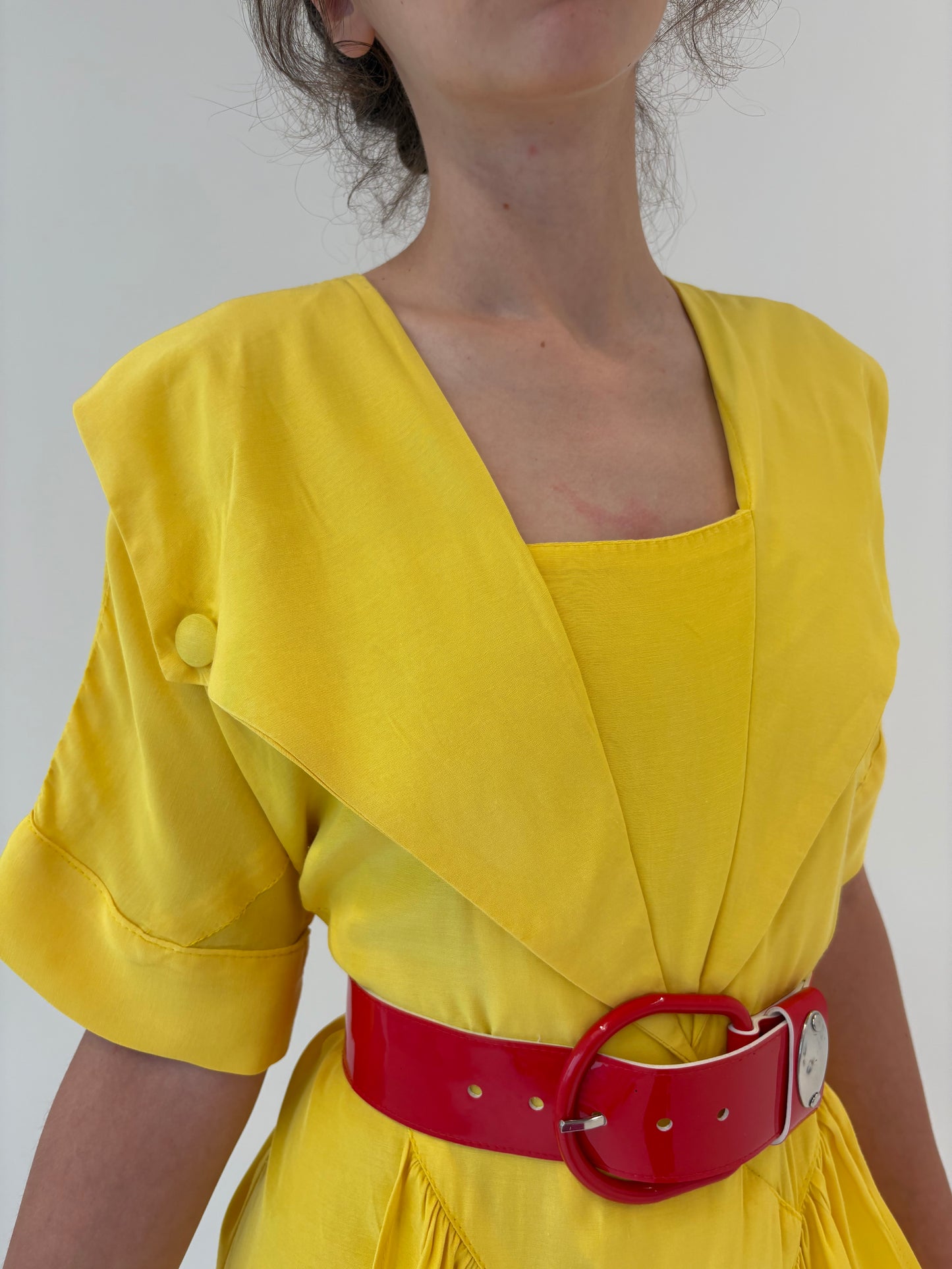 Rochie vintage spectaculoasă din anii 80 cu falduri și drapaje