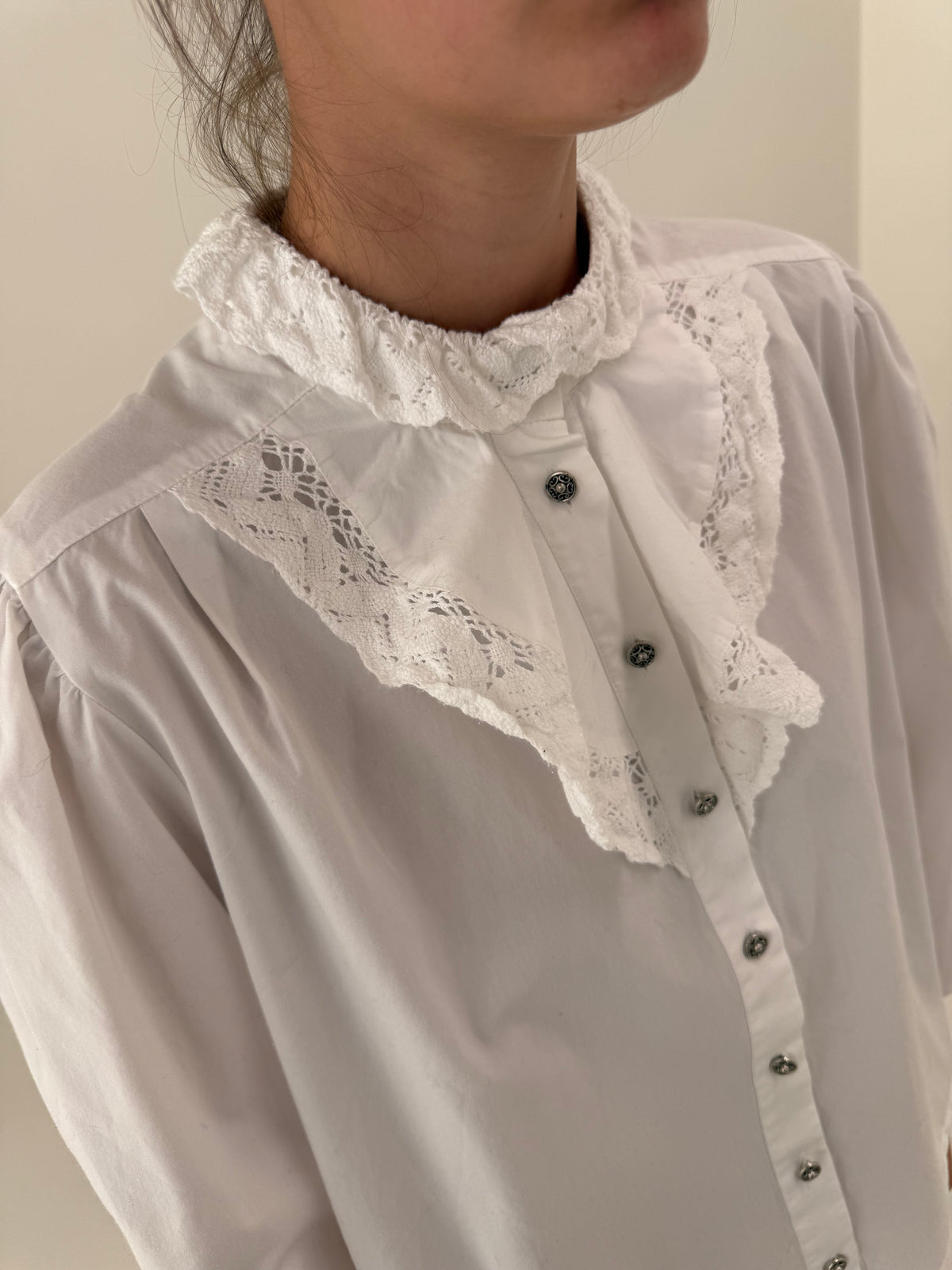 Cămașa vintage petite cu jabou din macrame lucrat manual din bumbac gros
