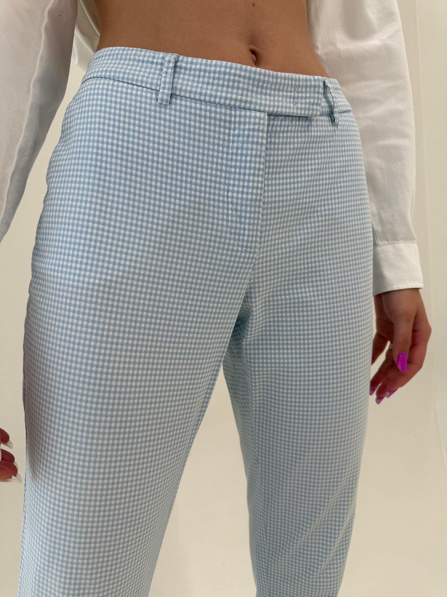 Pantaloni capri gingham alb cu baby Blue super în trend din bumbac ultra confort
