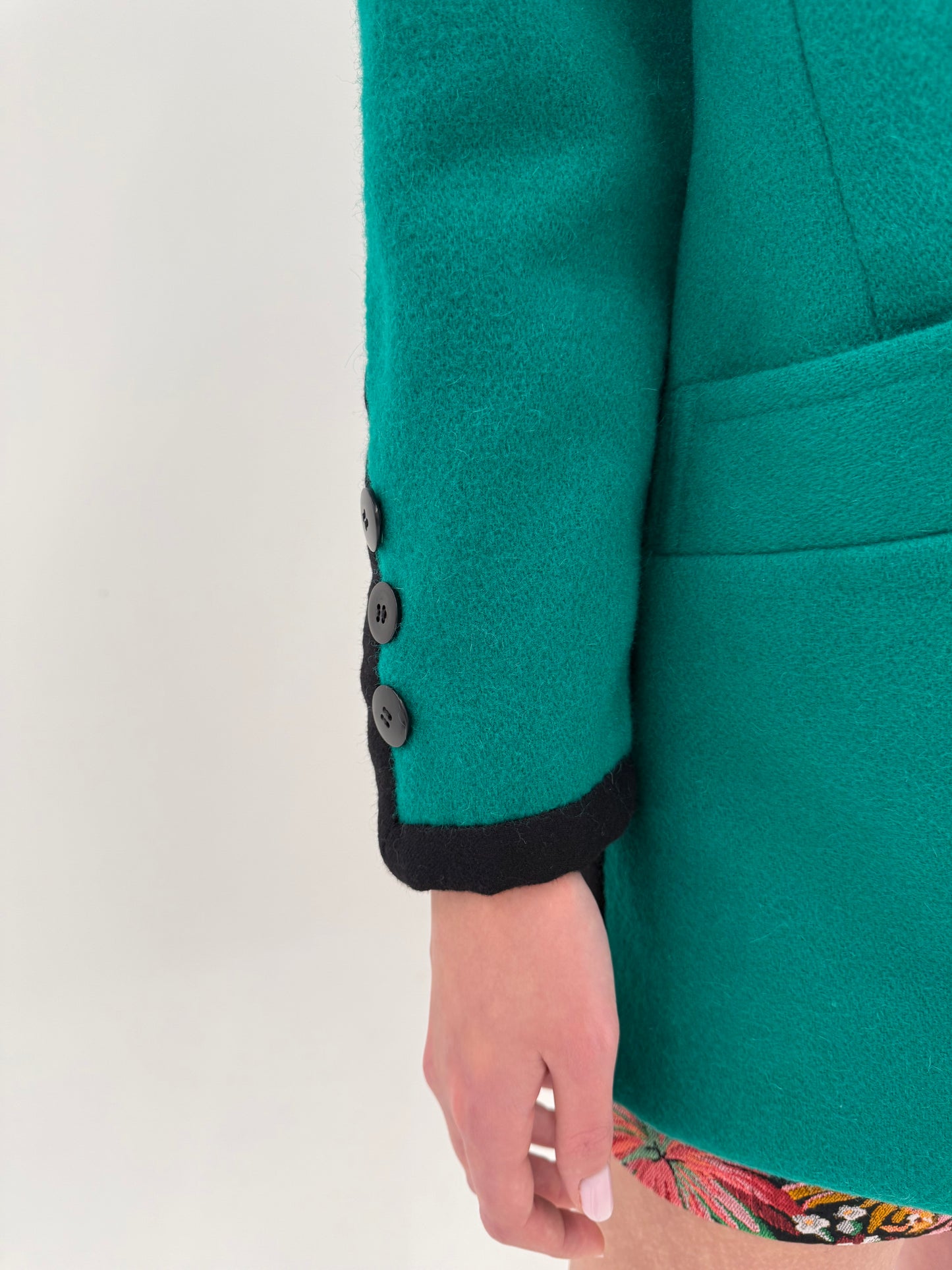 Palton verde smarald cu paspoal din lana plină excepțional