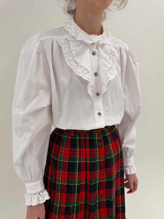 Cămașa vintage bijuterie cu jabou și dantelă macrame din bumbac gros structurat