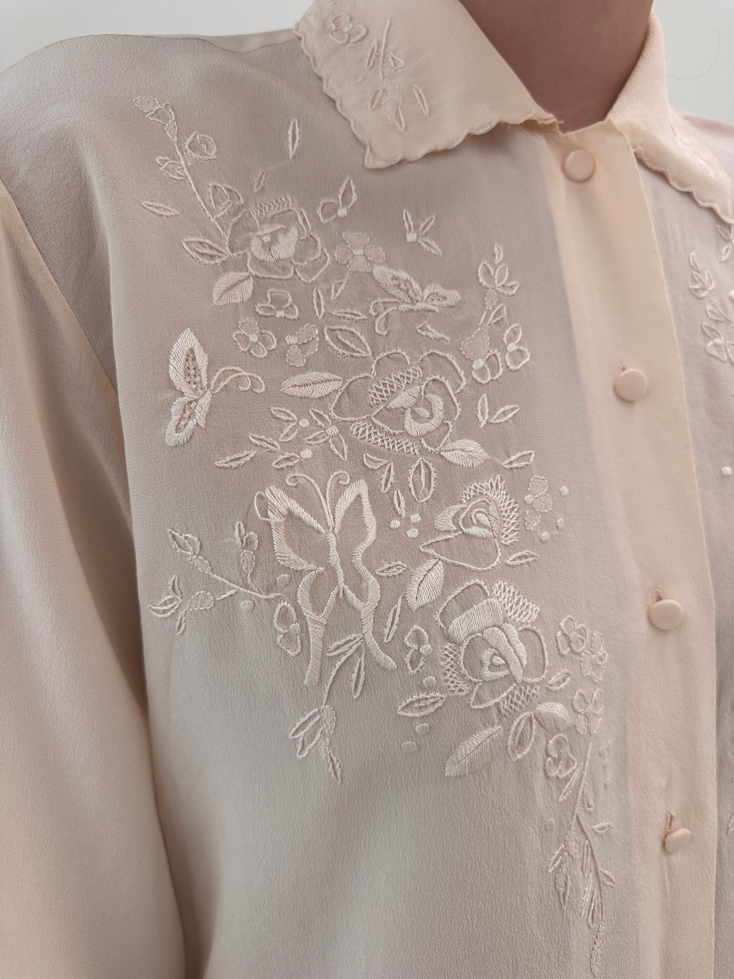 Cămașa bijuterie din mătase naturală cu broderie manuală powder pink