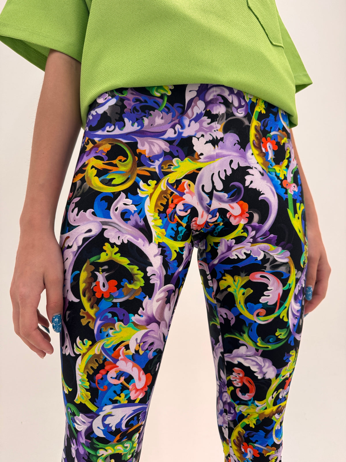 Colanți statement Versace cu print specific brandului noi