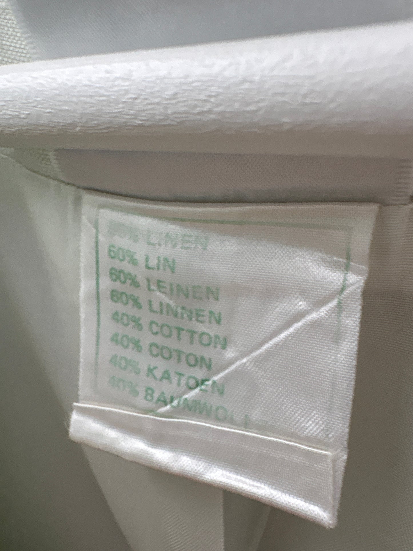 Costum de brand luxury vintage din in cu broderie excepțională