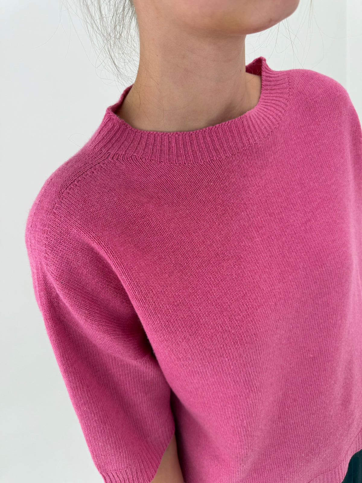 Top Barbie pink din din lana extrafina în croi oversized