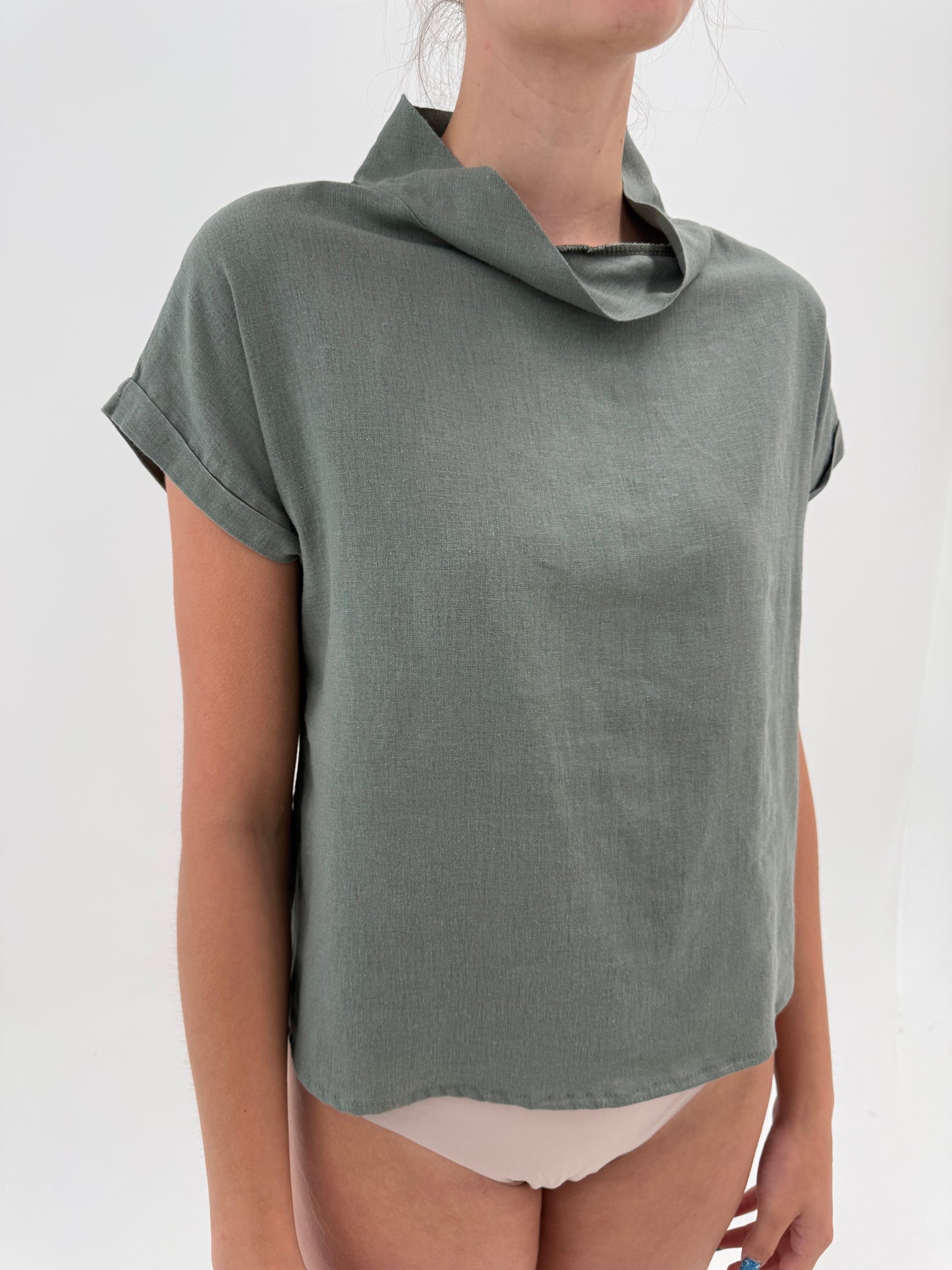 Top din in premium în croi minimalist muted Sage green