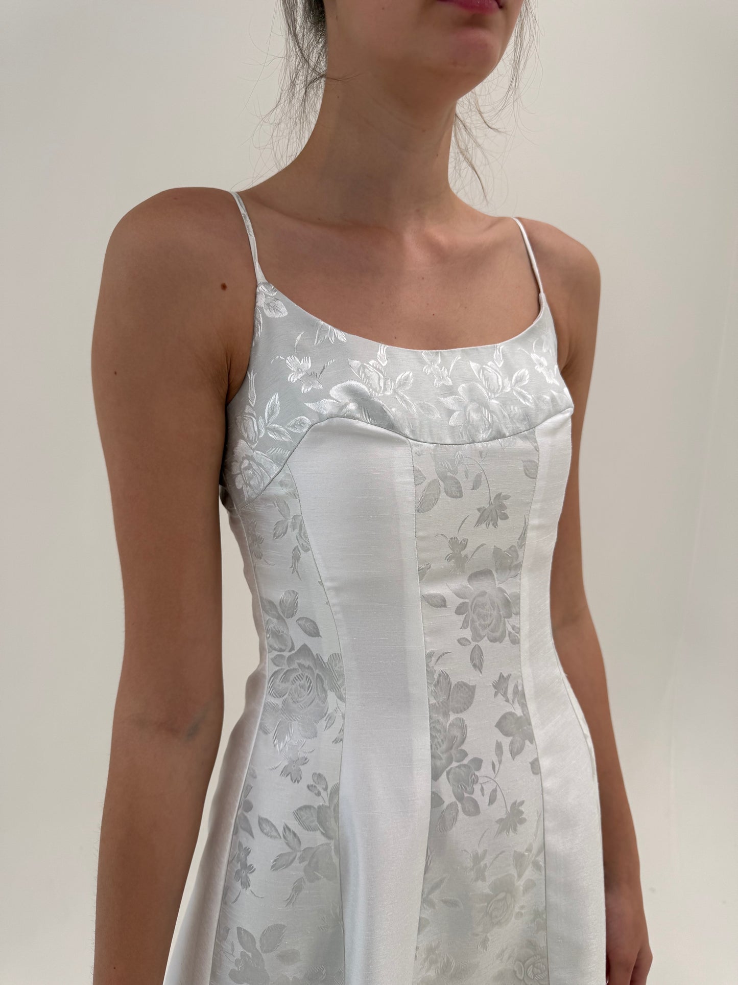 Rochie vintage maxi superbă cu efect argintiu finuț cu corsaj și fusta amplă