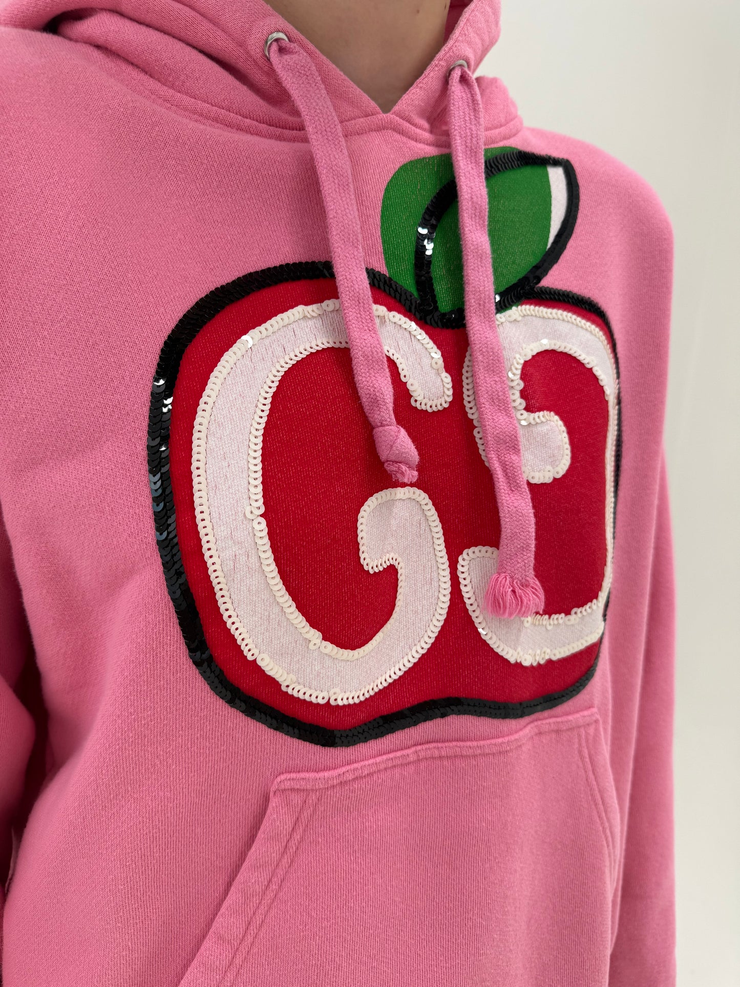 Gucci GG Apple hoodie din colecția Cruise 2020 Alessandro Michele