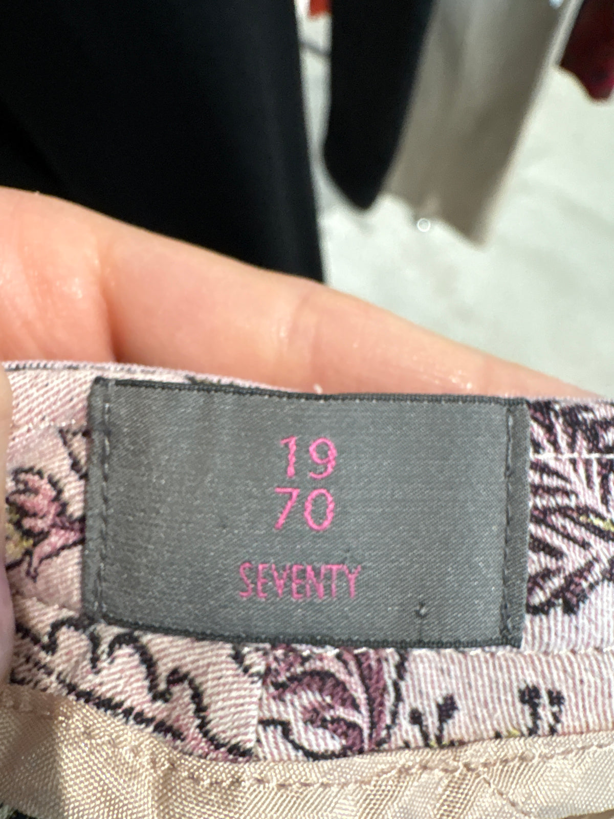 Pantaloni de brand premium Seventy din brocart de bumbac în culori și print superbe