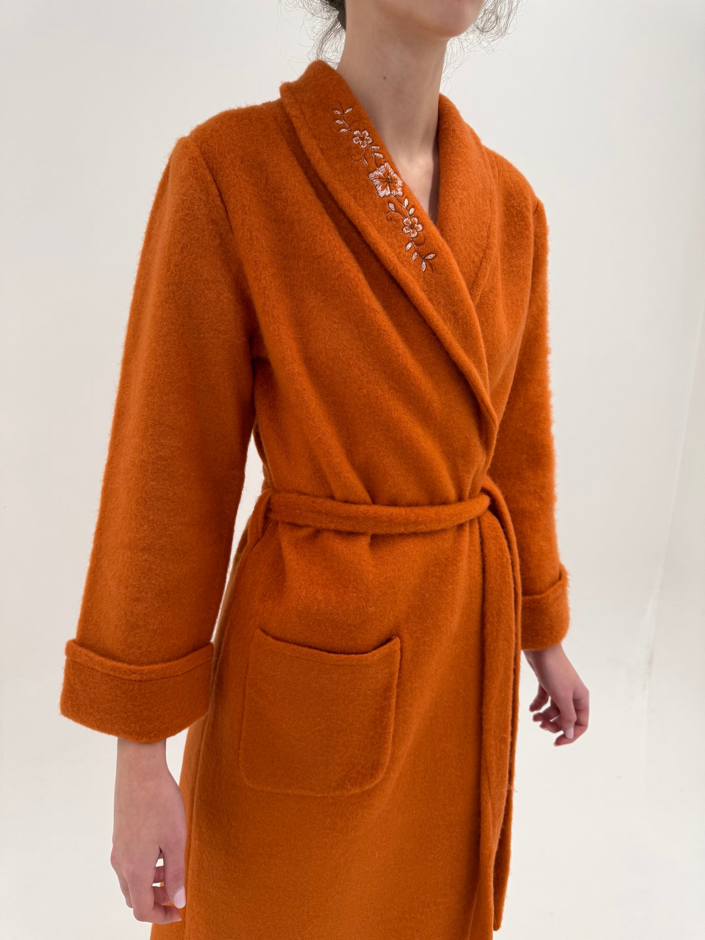 Halat high end italian din lana extrafina cu broderie