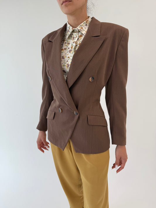 Sacou cambrat chocolate brown cu închidere dublă din lana extafina