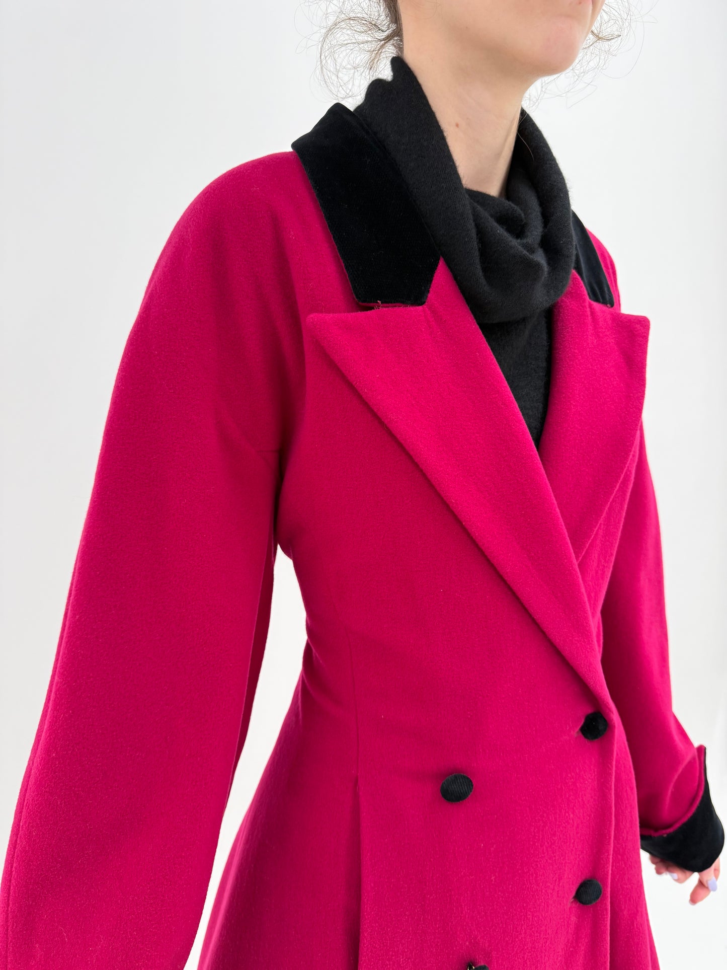 Palton magenta cambrat din stofă excepțională de lana cu cașmir