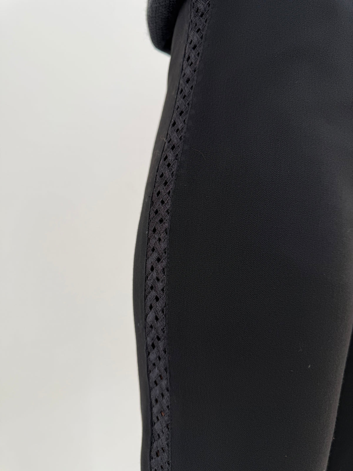 Pantaloni negri tall din stofă modelatoare de un ca cu vipușca