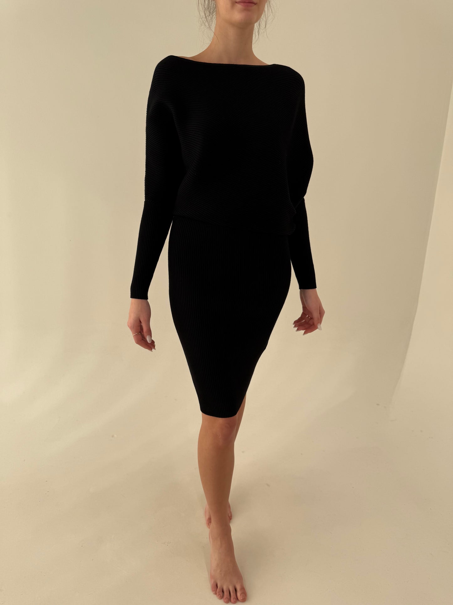 LBD în croi super chic cu volume de brand premium din jerse ribbed de bumbac