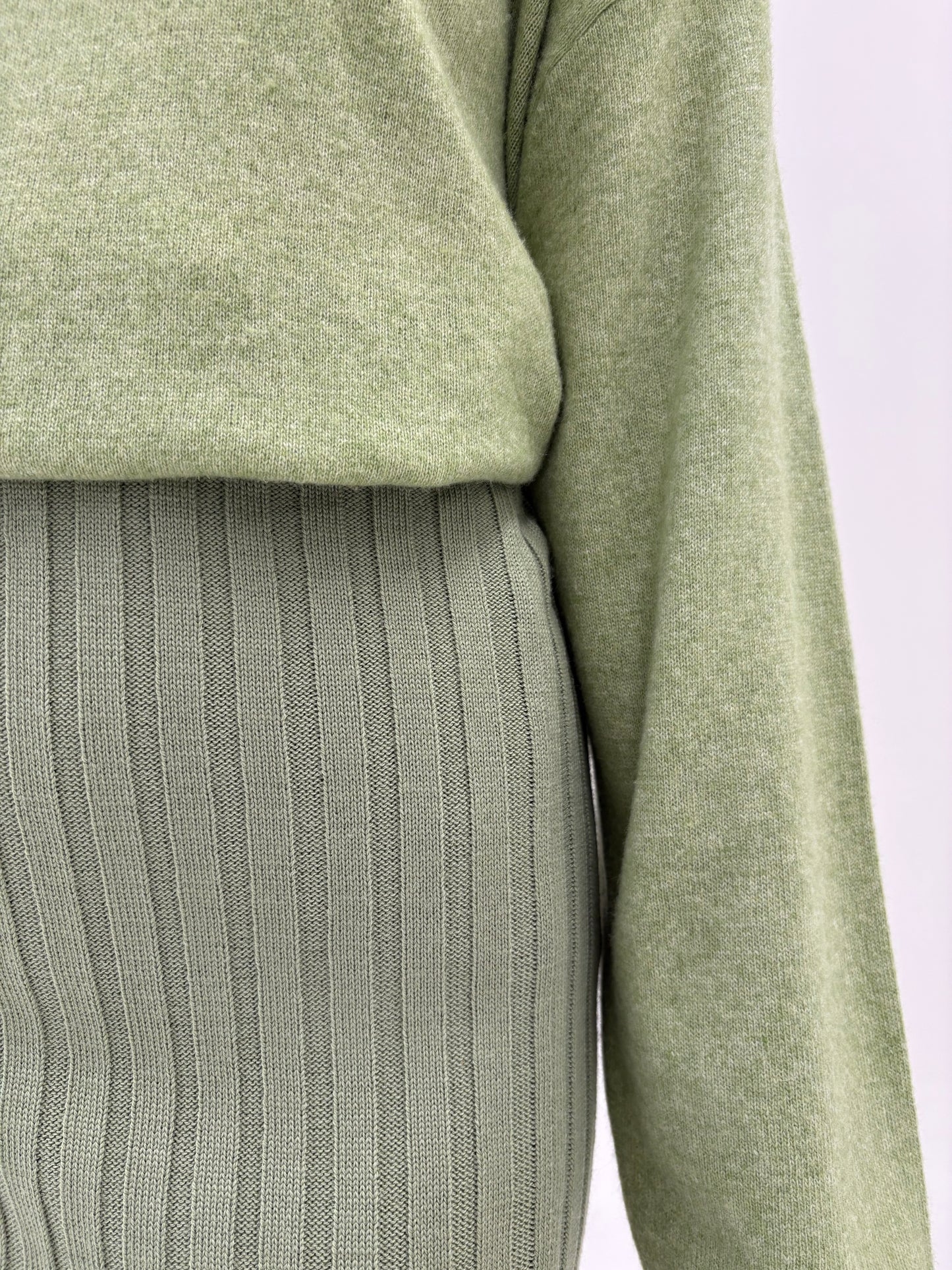 Fustă Sage green din tricot d elana merino extrafina ribbed