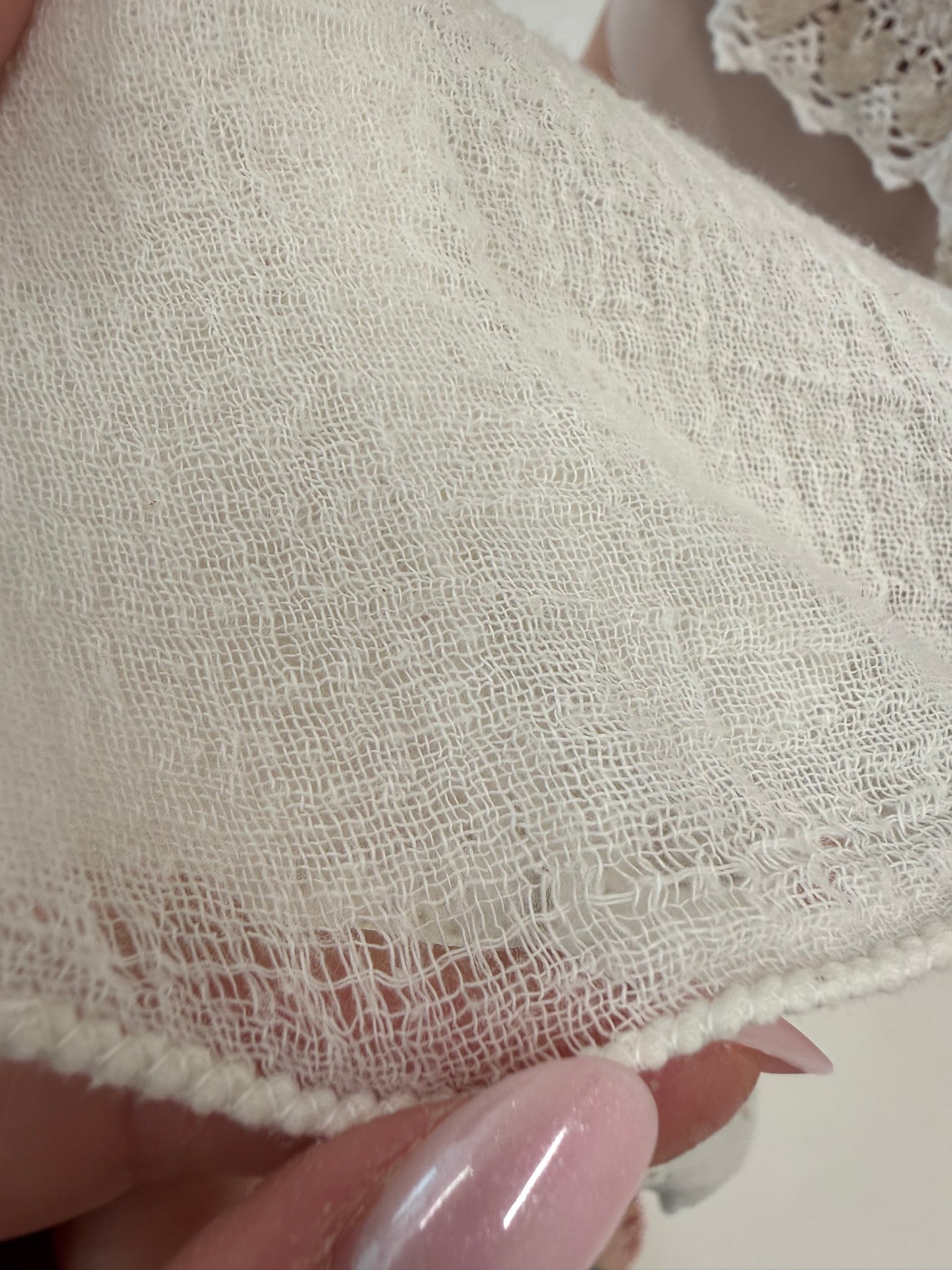 Fustă vintage din pânză fină cu inserții superbe de macrame și talie elastică