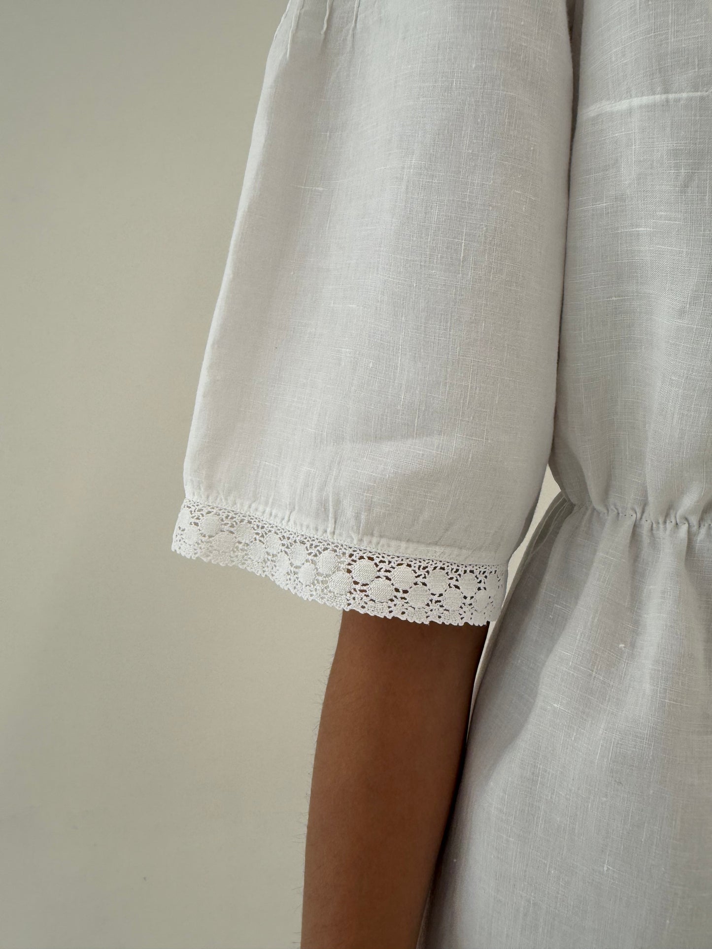 Rochie vintage din in excepțional cu macrame lucrat manual talie elastică
