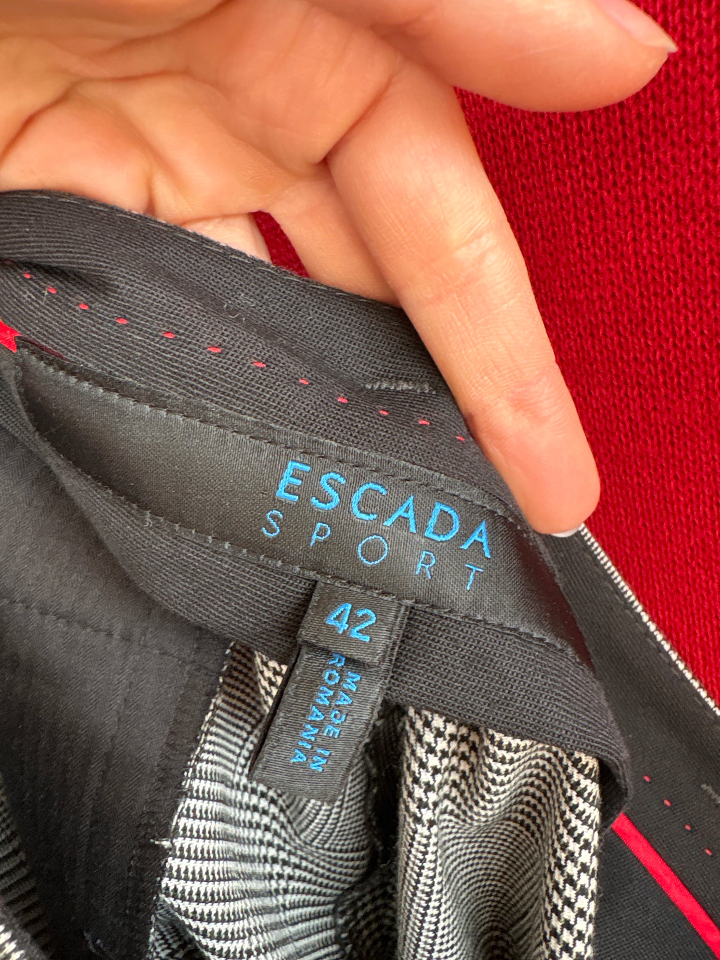 Pantaloni luxury Escada tall din lana extrafina în carouri alb negru