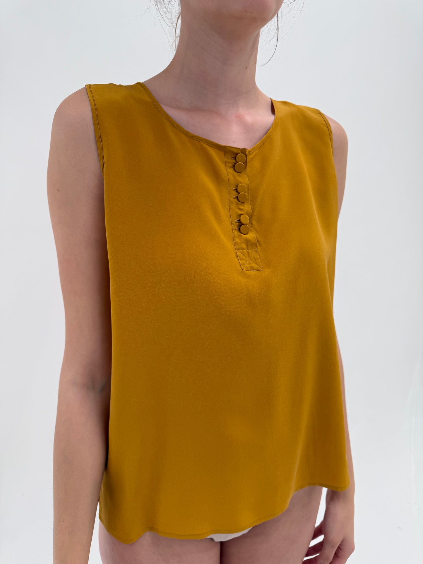 Top mustard yellow din mătase naturală în croi minimalist
