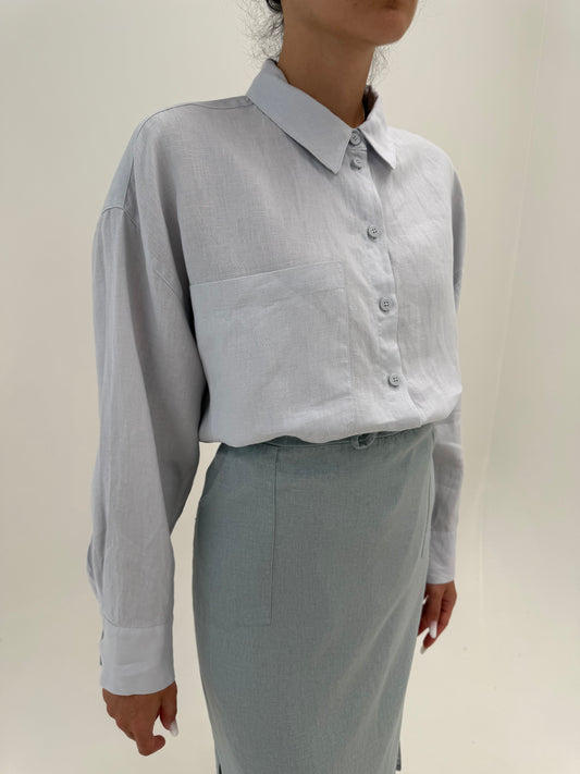 Cămașa dusty baby blue din in premium în croi oversized