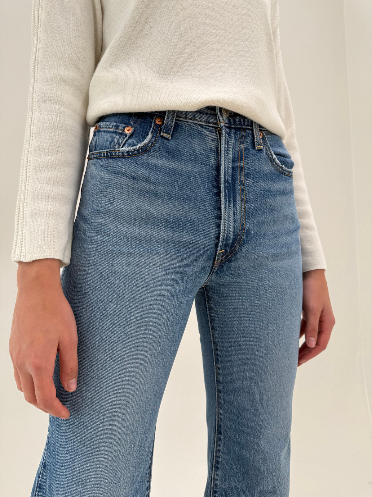 Jeans Levi’s ‘Ribcage Bell’ evazați cu talie ultra înaltă classic wash
