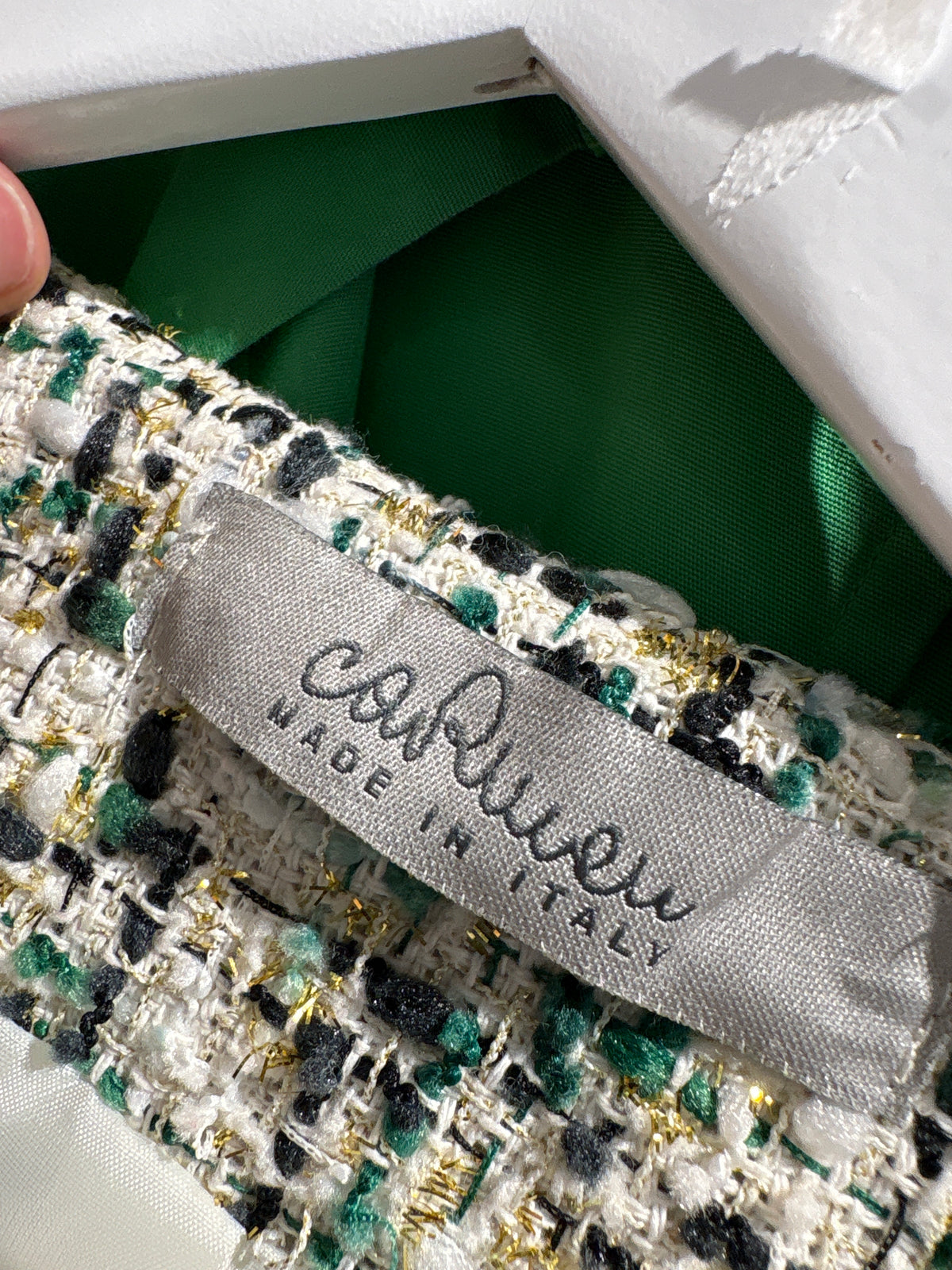 Sacou petite în stil Chanel din tweed excepțional de lana cu fir auriu