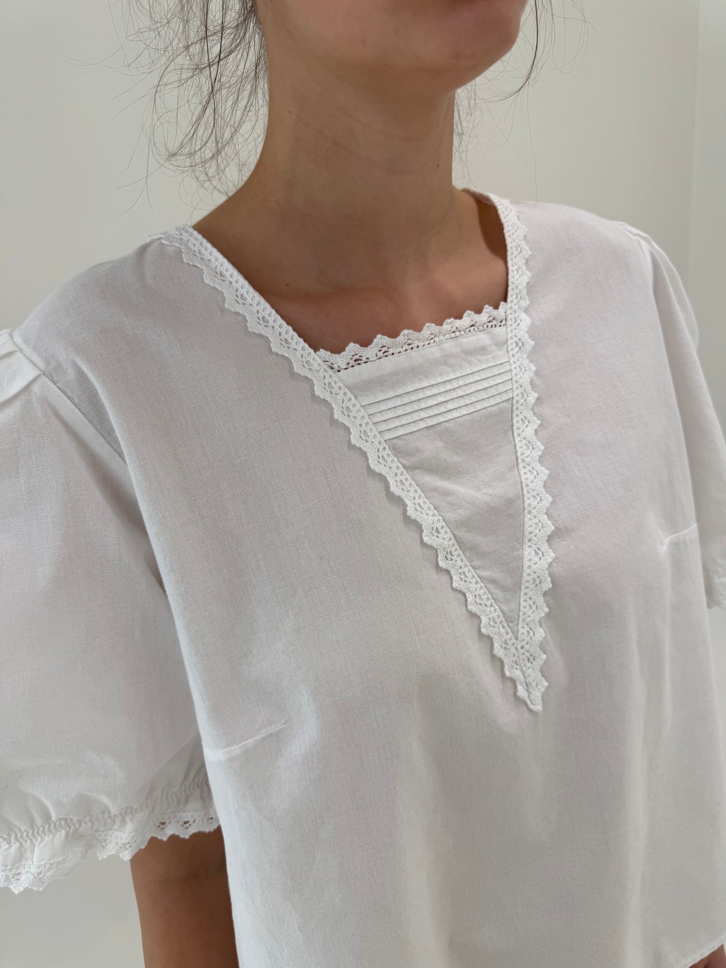 Top vintage cu inserții de dantelă macrame din pânză excepțională