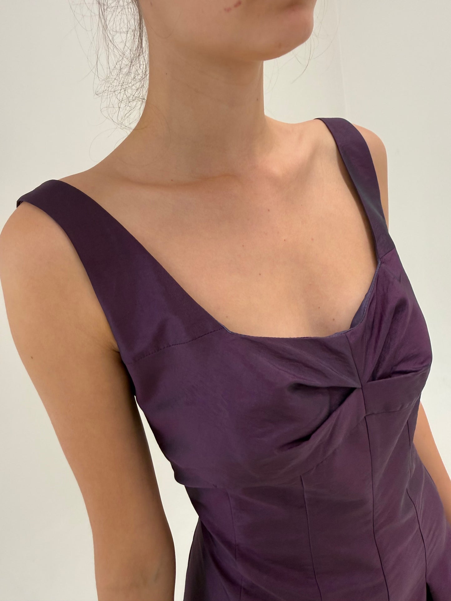 Rochie aubergine cu corsaj de designer din tafta naturală perlata ușor
