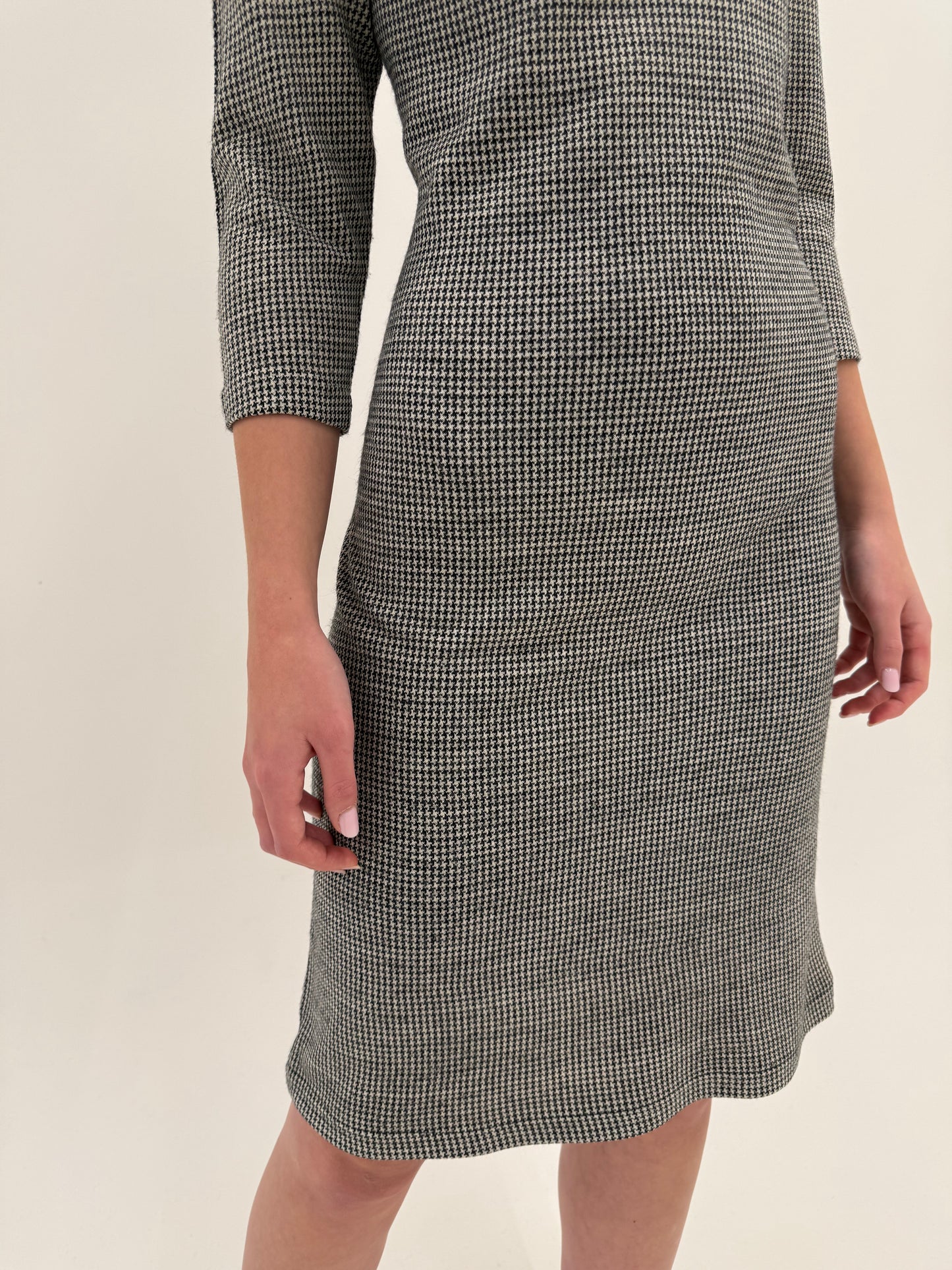 Rochie Old vintage body-skimming anii 60 din tricot de lana extrafina