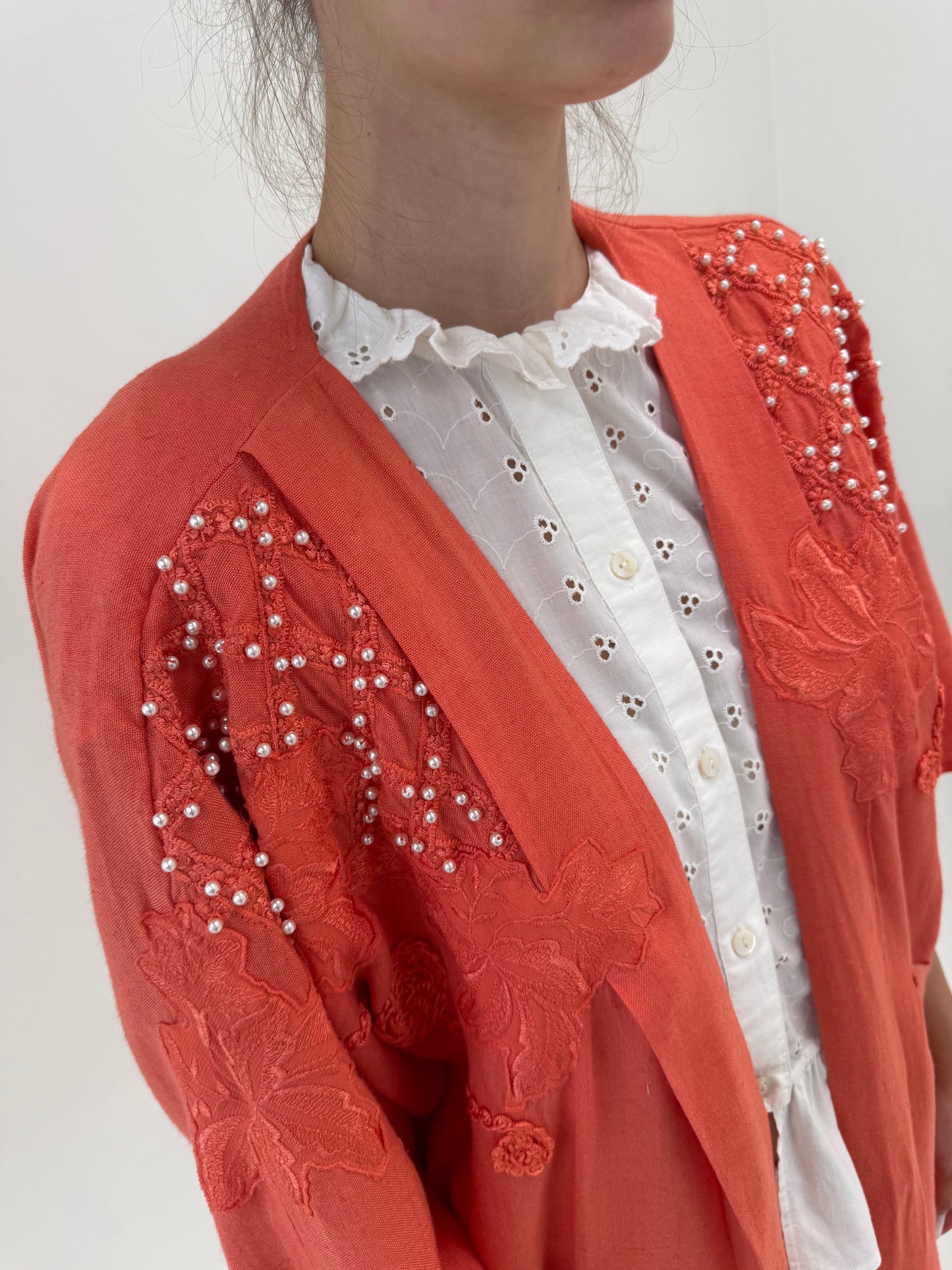 Blazer vintage din in salmon orange cu aplicații manuale perlute în croi oversized