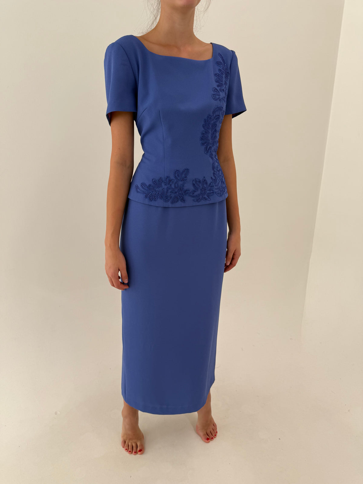 Rochie maxi cu broderie 3D cambrata din crep plin în culoare superbă