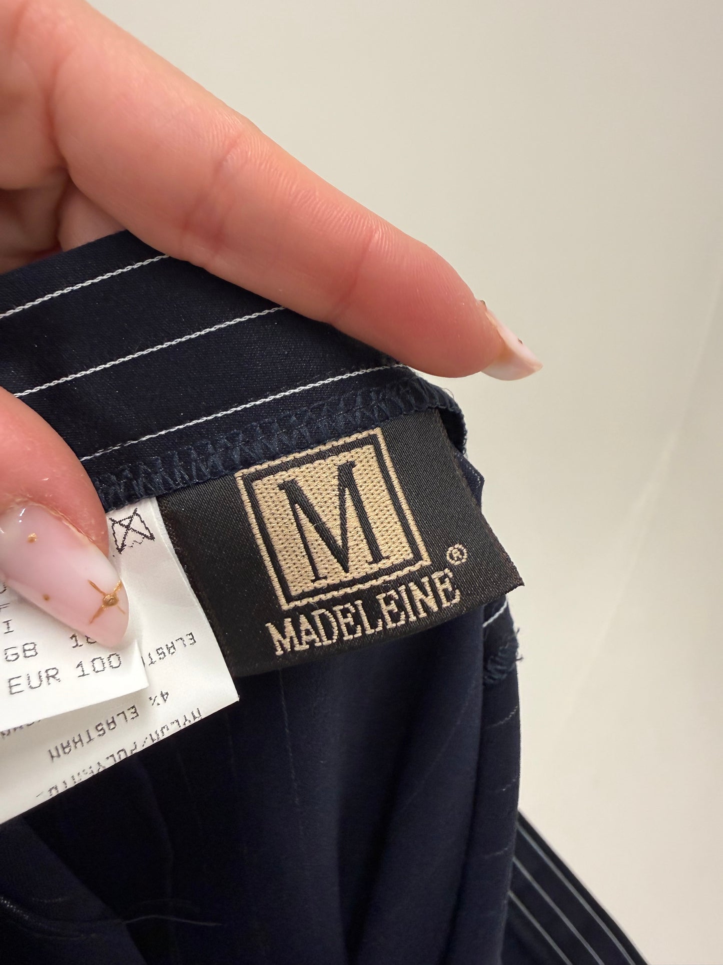 Pantaloni high end Madeleine din bumbac cu dungi fine verticale