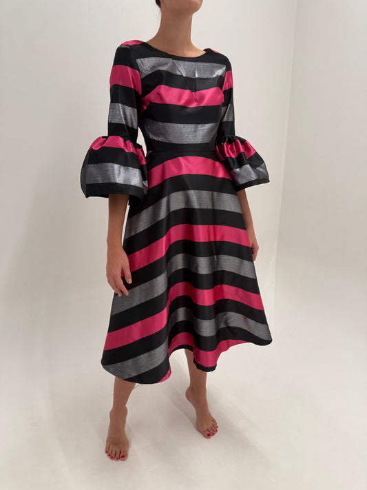 Rochie de seară spectaculoasă din mikado gros în dungi și croi de ani 50 reinterpretat