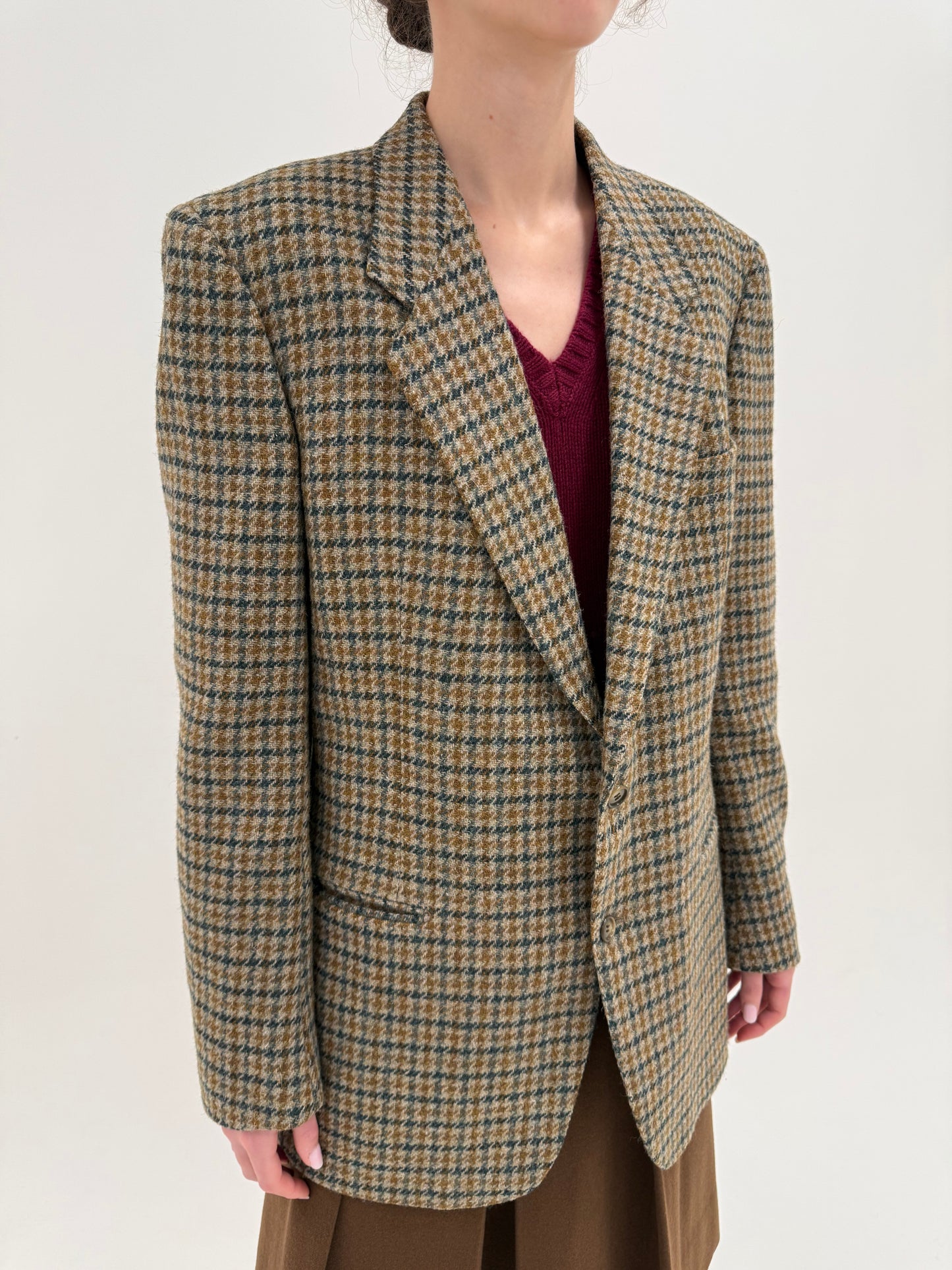 Sacou din tweed de lana pura extrafina în combinație clasică de culori