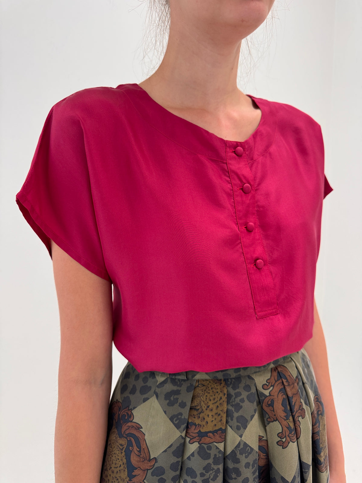 Top lejer din mătase naturală ruby red superb în croi lejer