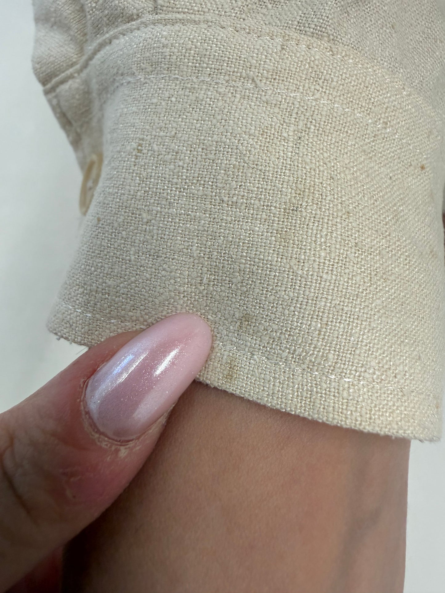 Cămașa din pânză de mătase naturală raw în croi minimalist