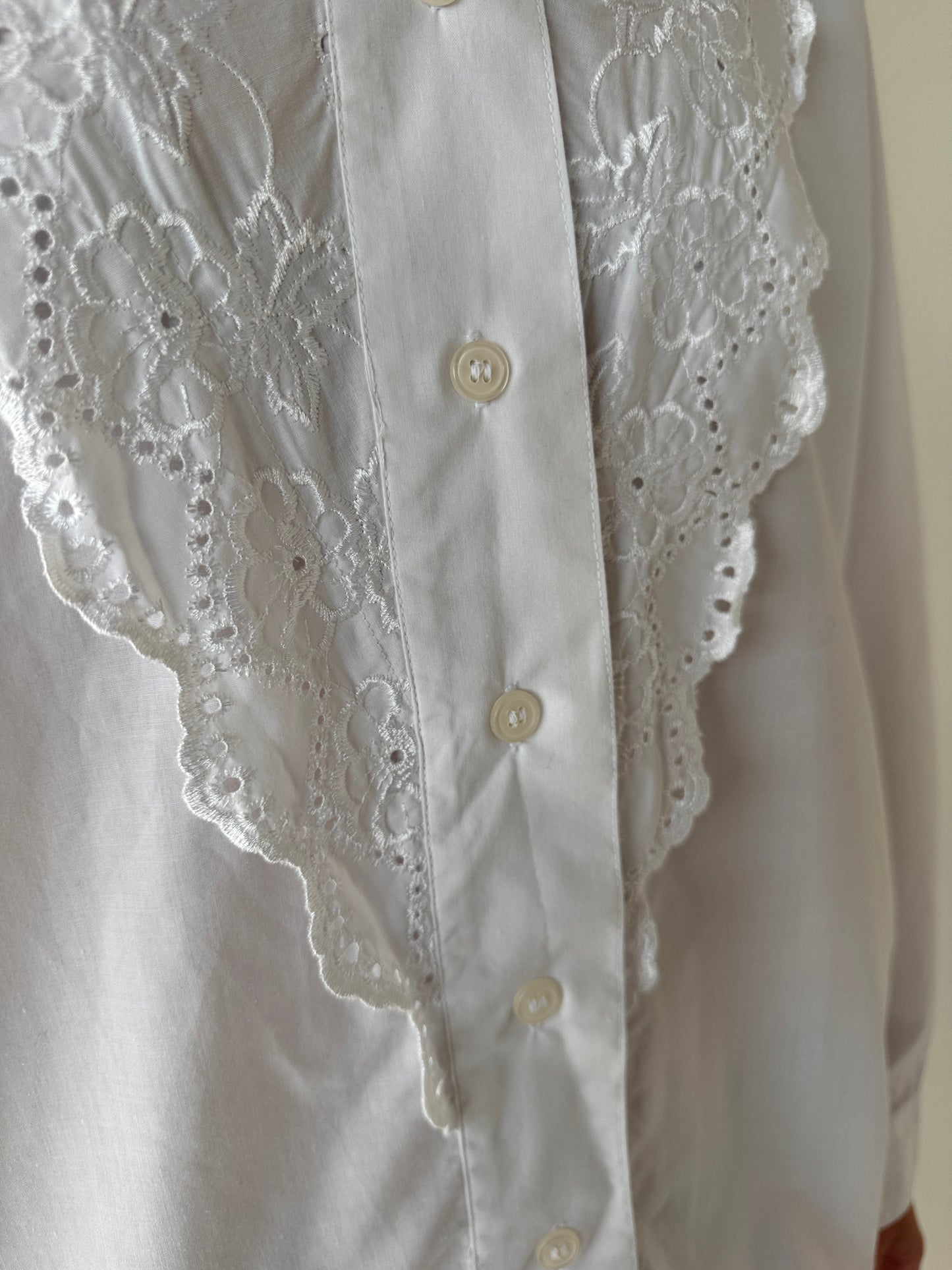 Cămașa vintage cu broderie anglaise din bumbac