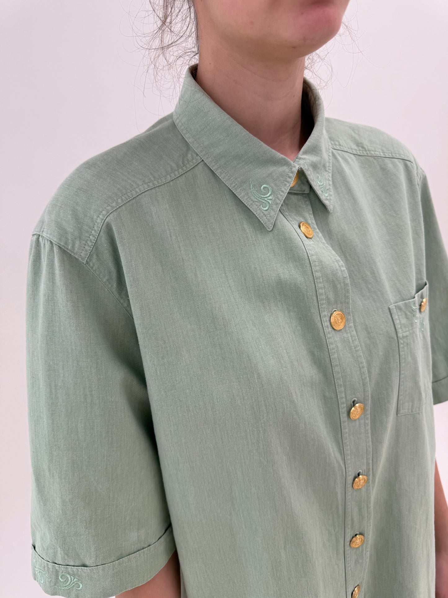 Deux piece de brand luxury Delmod light green cu nasturi metalici aurii