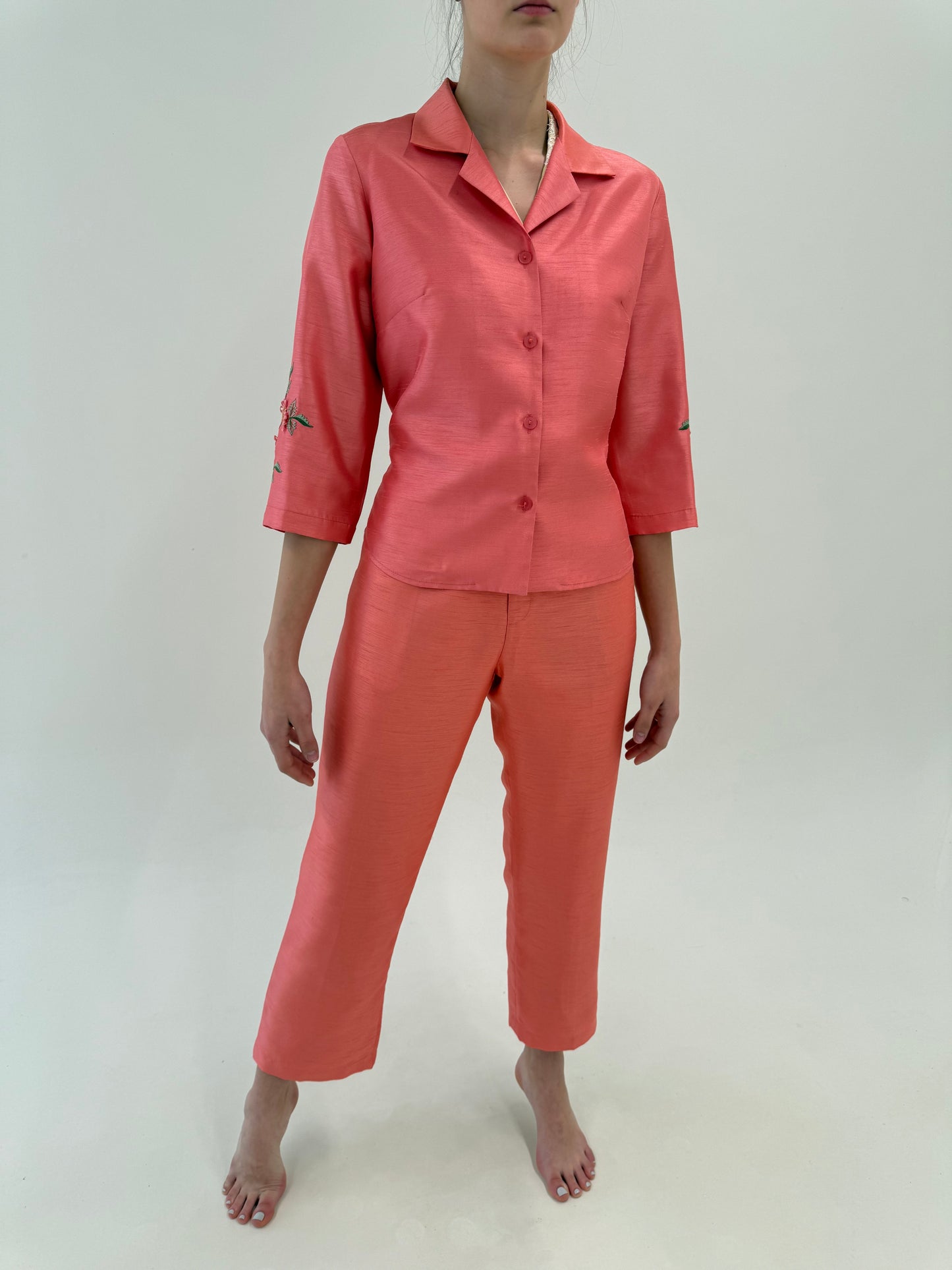 Costum cu broderie 3D din panza de mătase naturală salmon pink