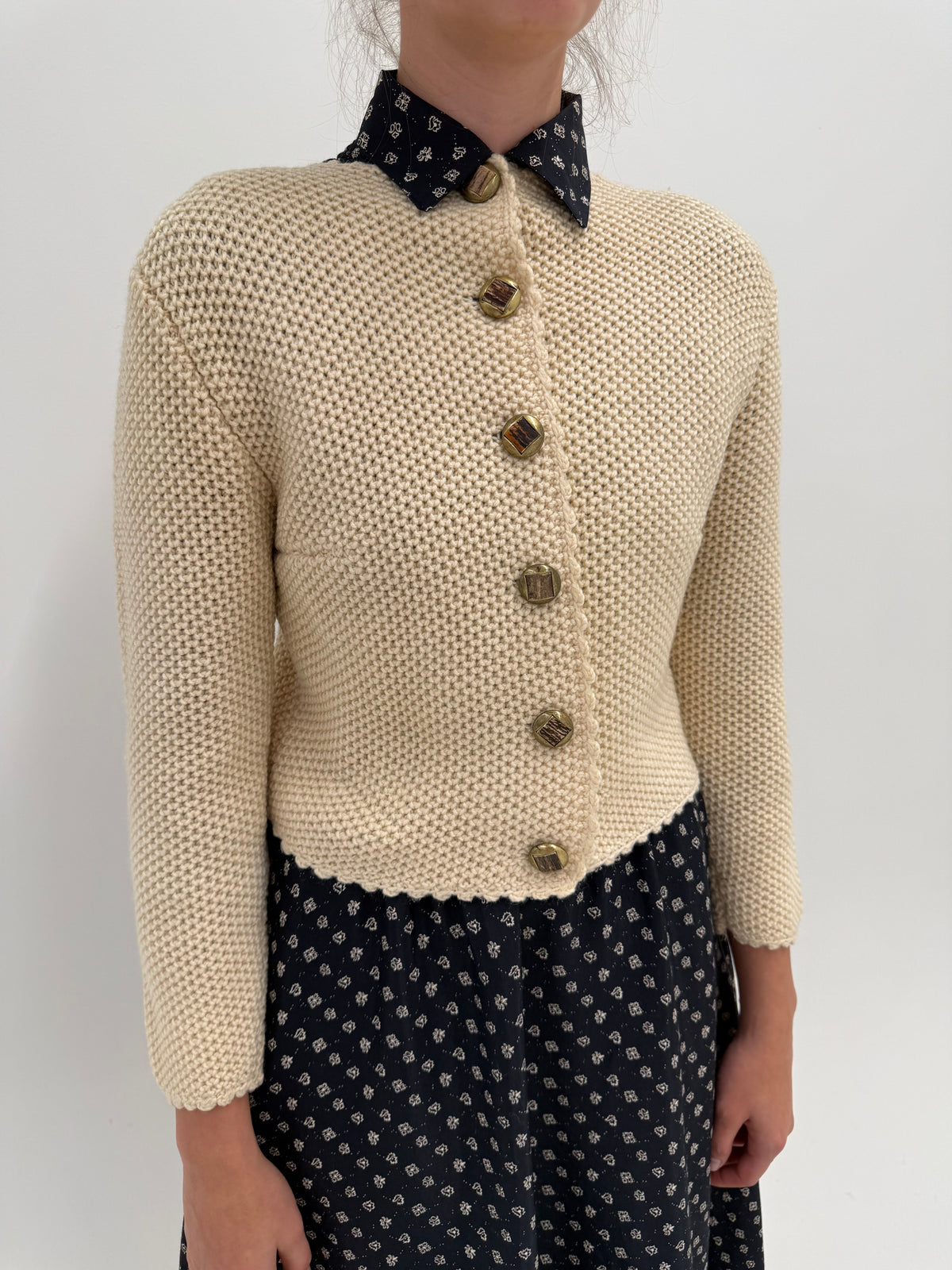 Jacheta tip cardigan vintage superb din lana texturată cu nasturi decorativi