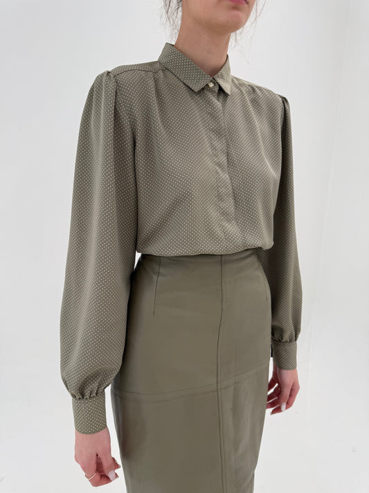 Cămașa vintage Sage green cu buline albe din material ușor satinat